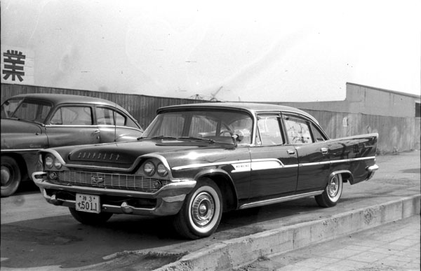 58-1a (07837E)023b 1958 Chrysler Windsor Dartline 4dr Sedan.jpg